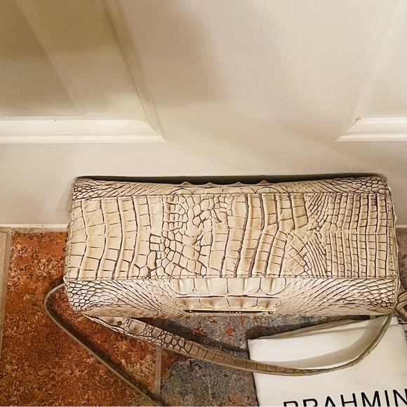 🐩Wonderful Brahmin Carrie Sand Dune Melbourne Croc Embossed Leather Crossbody! - Picture 10 of 16